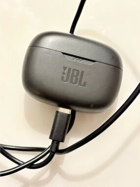 JBL Black Vibe Beam True Wireless Earbuds Charging Case with USB-C Pre Owned